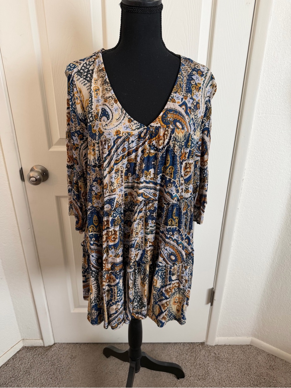 Aveology boho tiered Paisley V-Neck Tunic in Navy and Cream. Size 20. Festival
